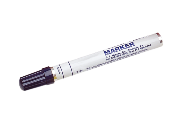 Felt-tip pen with lacquer paint, white