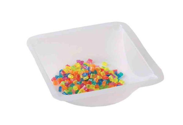 Disposable weighing pans, 100 mL, 89 x 89 x 25 mm, white, 500 pieces