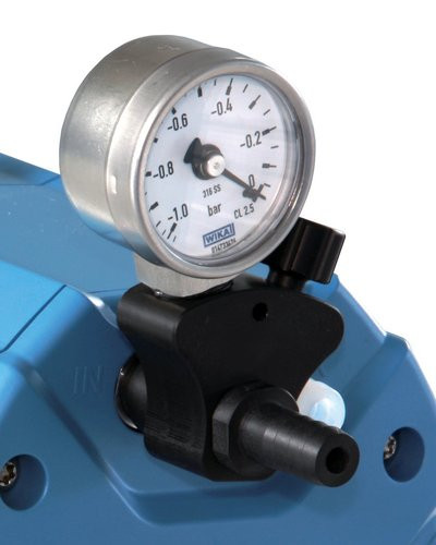 Manual vacuum regulator valve