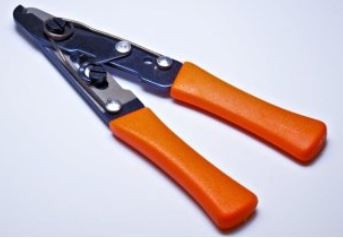 Cutting pliers for cutting stainless steel capillaries